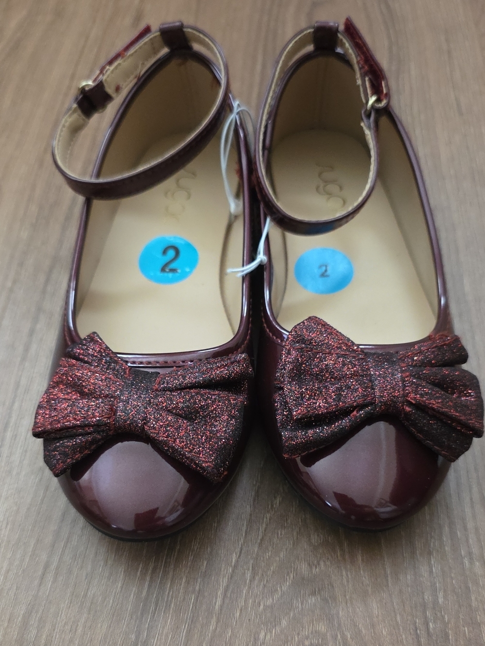 Girls Burgundy Patent Mary Janes with Glitter Bow. Size 2.